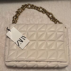 NWT Zara White Quilted Shoulder Bag with Gold Chain